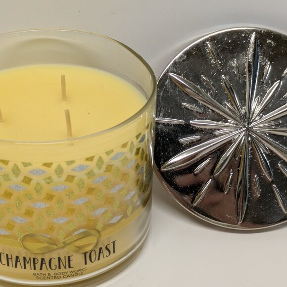 NEW! Bath & Body Works Champagne Toast - 3-Wick Jar Candle - Picture 2 of 3